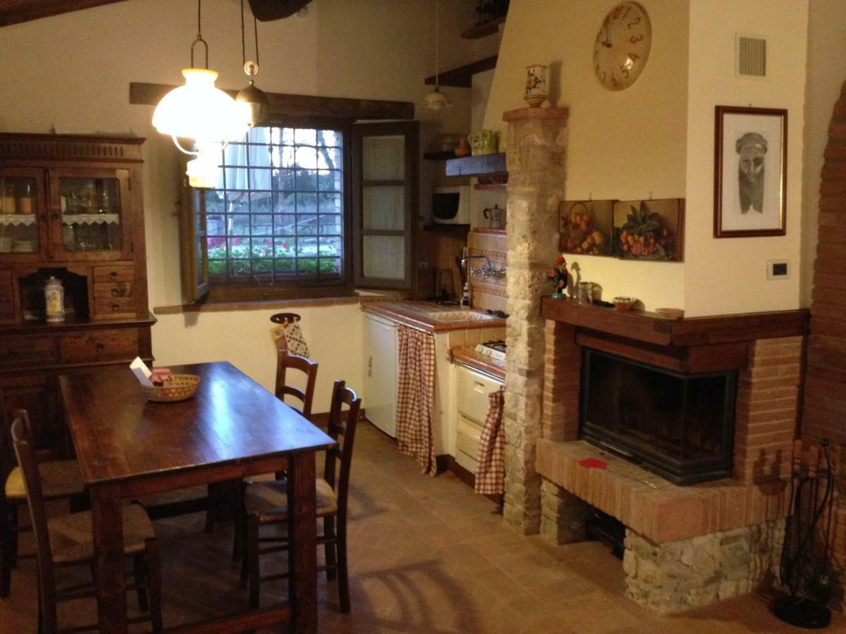 Agriturismo Podere Dell' Olmo Амелиа Екстериор снимка
